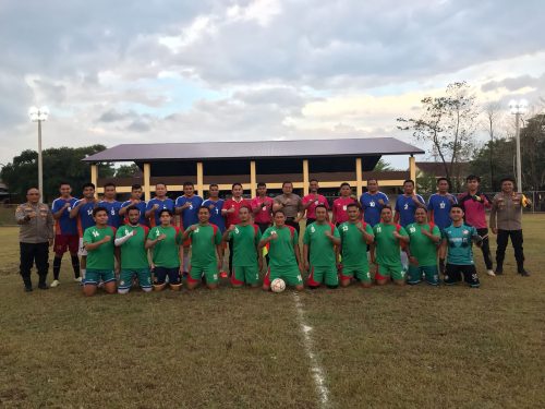 HUT Bhayangkara Ke-77, AKBP Erwin Syah Bersama Kapolres Jajaran Ikuti Pertandingan Sepak Bola Melawan PJU Polda Sulsel