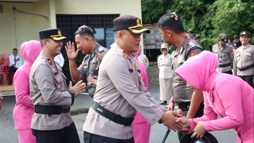 Kapolres Wajo Pimpin Upacara Kenaikan Pangkat Setingkat Lebih Tinggi kepada Personelnya
