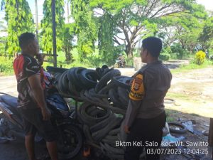Dekatkan Diri Dengan Masyarakat , Bhabinkamtibmas Kelurahan Salo Polsek Watang Sawitto Sambangi Warganya