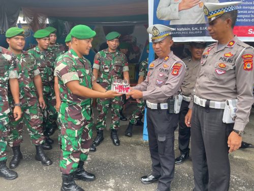 Kasat Lantas Polres Palopo Sambut Anggota TNI Kompi 721 Makkassau