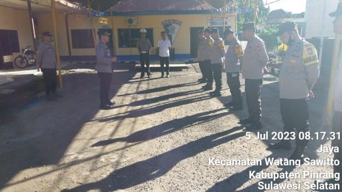 Kapolsek Watang Sawitto Kompol Saharuddin Pimpin Apel Pagi, ini Penekanannya