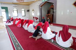 Tingkatkan Imtaq, Persit KCK Cabang XLIV Kodim 1420/Sidrap Gelar Pengajian