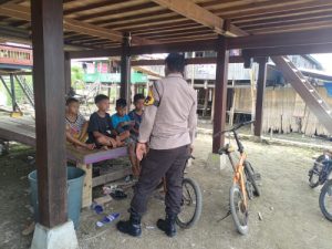 Curah Hujan Tinggi,Personil Polsek Tempe Himbau Warga Tidak Beraktifitas di sekitar Sungai