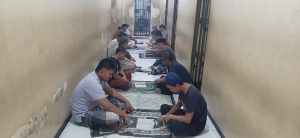 Usai Shalat Magrib, Tahanan Polres Palopo Lantunkan Ayat Suci Al-Quran