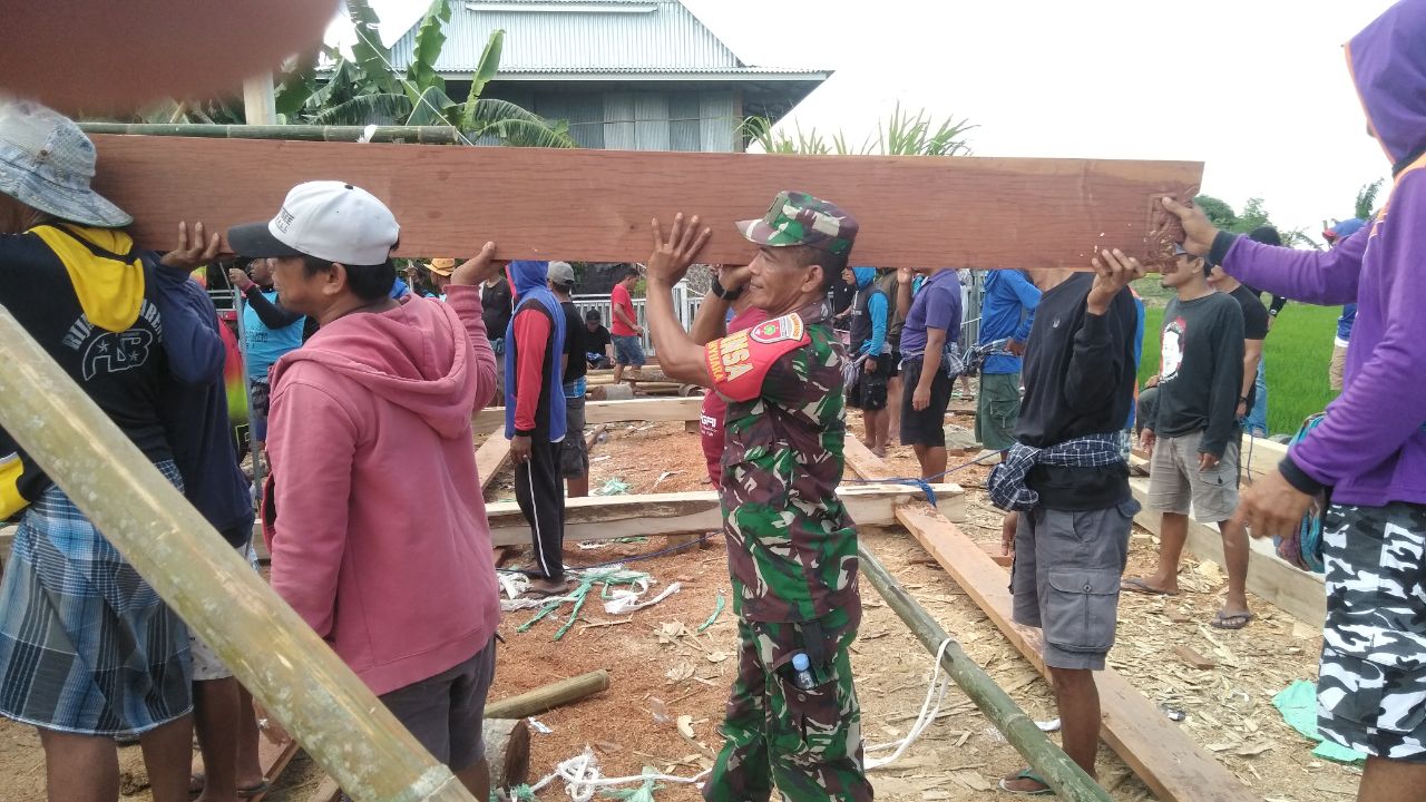 Ini Cara Babinsa Kanyuara Tingkatkan Budaya Gotong Royong di wilayah Binaanya