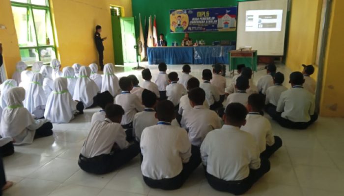 Danramil Panca Rijang Berikan Materi di Masa Pengenalan Lingkungan Sekolah di SMP Muhammadiyah Rappang