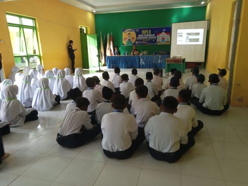 Danramil Panca Rijang Berikan Materi di Masa Pengenalan Lingkungan Sekolah di SMP Muhammadiyah Rappang