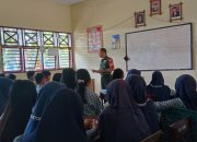 Babinsa Allakuang Sertu Darwis Aktif Tanamkan Nilai-nilai Pancasila dan Bahaya Narkoba ke Sekolah-Sekolah