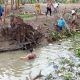 Kapolsek Belawa Pimpin Pelaksanaan Pembersihan Sampah di Sungai Siduntung Ongkoe