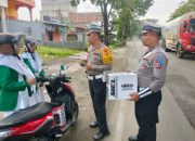 Hari ke-5 Operasi Patuh Pallawa 2023, Kasat Lantas Polres Sidrap Beri Hadiah Helm ke Pengendara Yang Tertib Berlalulintas