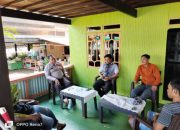 Bhabinkamtibmas Akkotengeng Polsek Sajoanging Melakukan Sambang dan Koordinasi Dengan Kepala Desa dan Warga