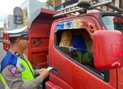 Hari ke- 7 Ops Patuh 2023, Kasat Lantas Polres Pinrang Bersama Personilnya Tindak Pengendara Secara Humanis