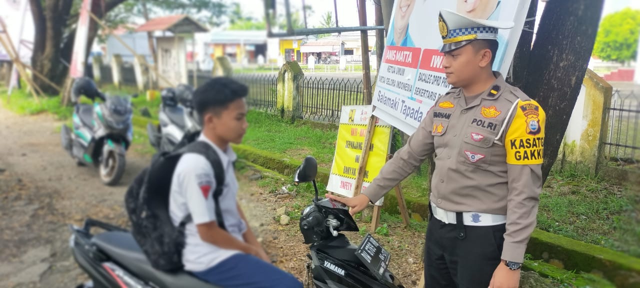 Terjaring Ops Patuh, Polantas Bone Tindak dan Beri Edukasi Humanis Pengendara di Bawah Umur