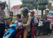 Hari Ke-10 Ops Patuh, Satlantas Polres Bone Bagi Brosur Kepada Masyarakat