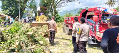 Kapolsek Telluwanua Polres Palopo Pimpin Keja Bakti Bersama Masyarakat Lingkungan Lelong