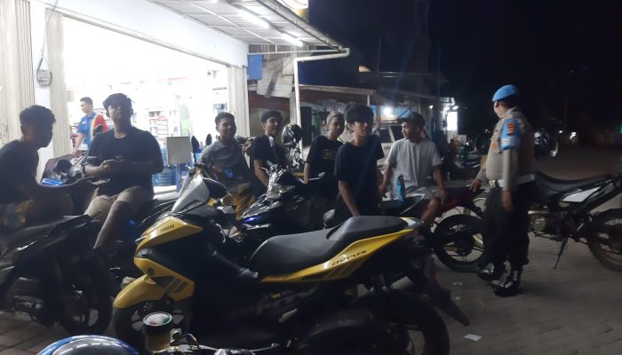 Cegah Gangguan Kamtibmas dimalam Hari Kapolsek Maniangjapo Turunkan Personil Lakukan Patroli Blue Light