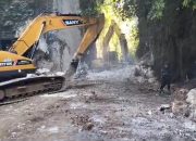 Kasat Lantas Polres Bone: Longsor Batu Tutup Jalan Poros Maros-Bone Dalam Proses Evakuasi