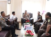 Hari Bhakti Adyaksa ke 63, Kapolres Berikan Ucapan dan Surprise Kajari Wajo