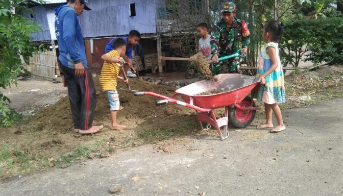 Menjaga Pajalele dari Banjir: Babinsa dan Warga Berperan Aktif dalam Bakti Sosial