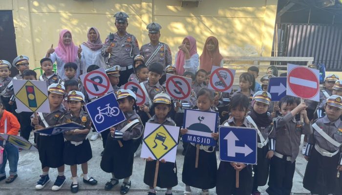 Tumbuhkan Sejak Dini Kesadaran Tertib Berlalulintas, Kasat Lantas Polres Pinrang Lakukan ini
