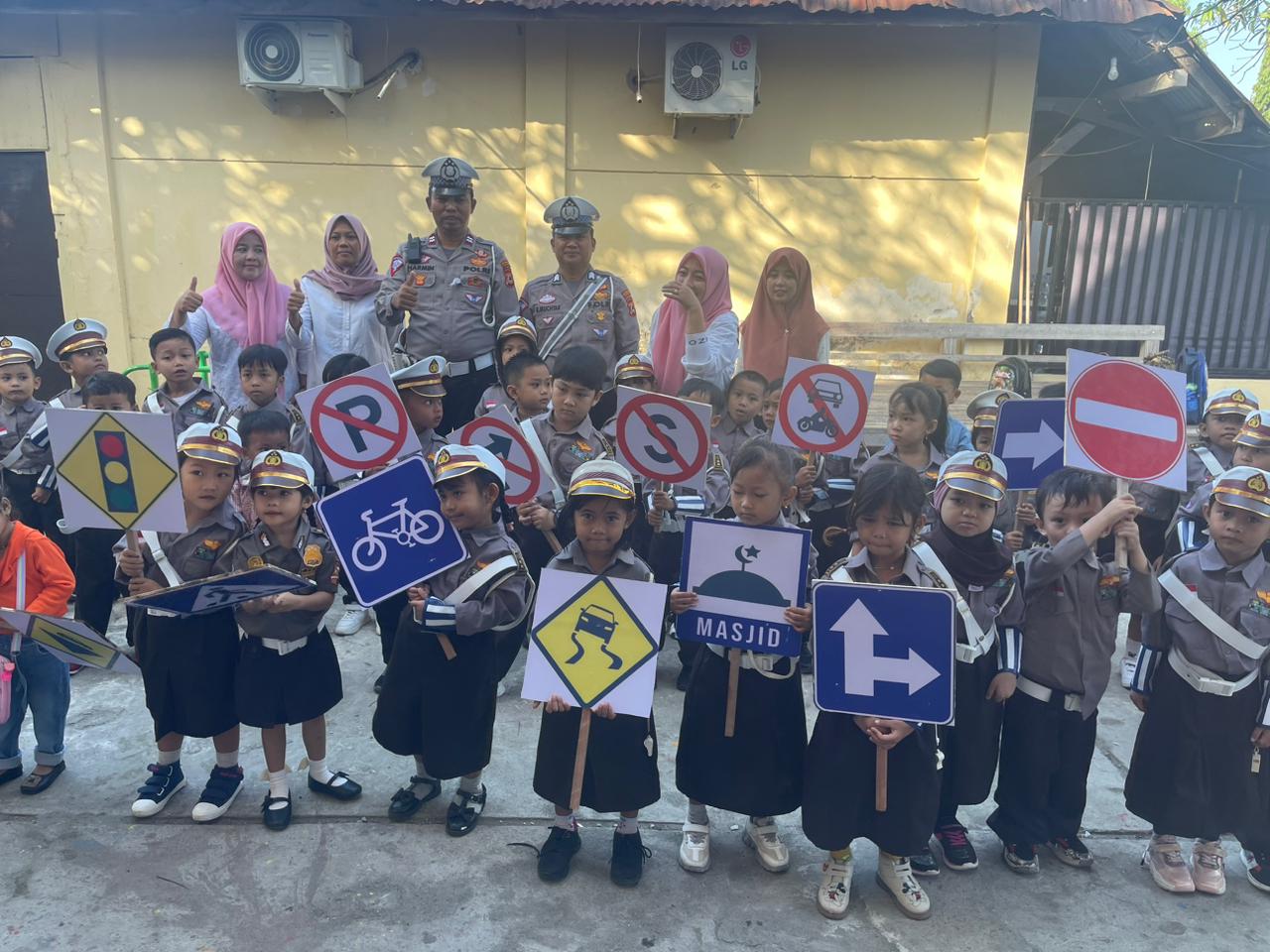 Tumbuhkan Sejak Dini Kesadaran Tertib Berlalulintas, Kasat Lantas Polres Pinrang Lakukan ini