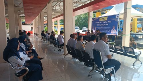 Kasat Lantas Polres Wajo dan Kadishub Selaku Nara Sumber Rapat Forum Komonikasi Lalu Lintas dan Angkatan Jalan