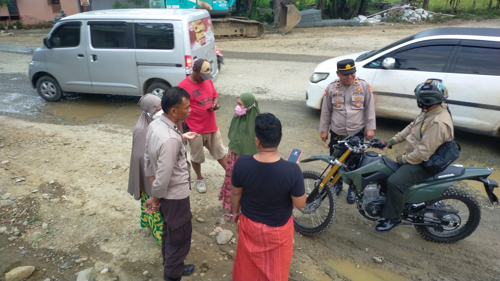 Gerak Cepat, Kapolsek Telluawanua Polres Palopo Selesaikan Masalah Warga Mancani Dengan Pekerja Proyek