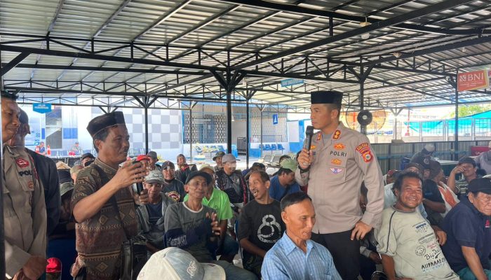 Dekatkan Diri Dengan Masyarakat, Akbp Arman Muis Dengar Keluhan Tukang Becak