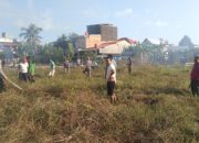 Sebagai Bentuk Kepedulian, Bhabinkamtibmas Polsek Urban Pitumpanua Gelar Kerja Bakti Bersama Masyarakat