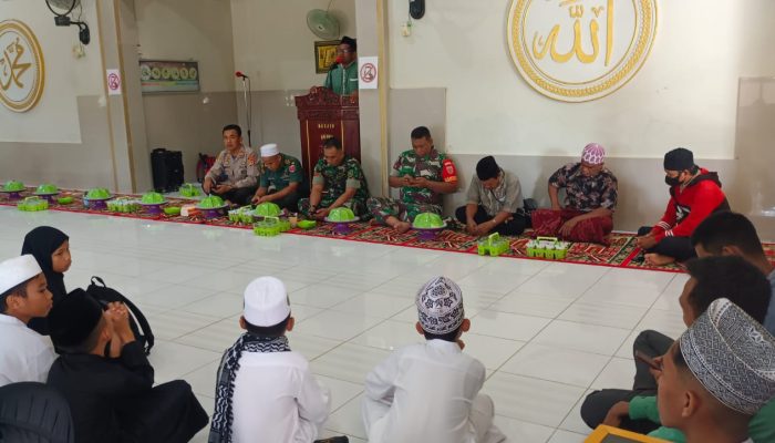 Kapolsek Tempe Polres Wajo Hadiri Kegiatan Lomba Adzan dan Praktek Sholat di Masjid Annur Timoro