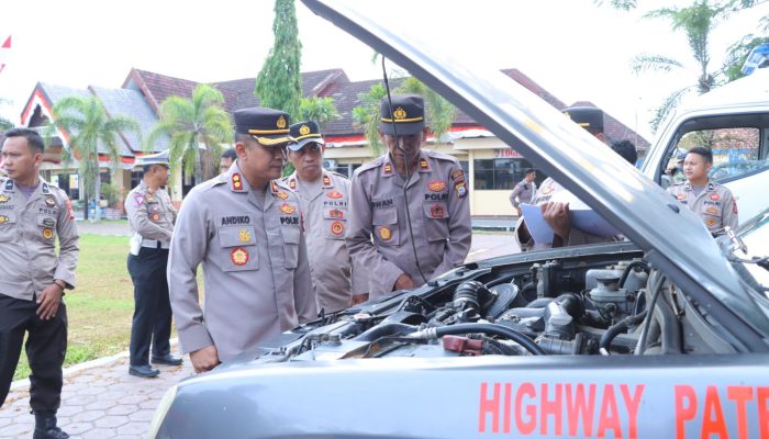 Gelar Pengecekan Randis, Kapolres Pinrang Pastikan Kendaraan Dinas Tidak Bermasalah Saat Digunakan Dalam Bertugas