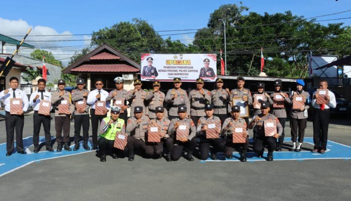 Quick Wins Presisi Terbaik tahun 2023, Kapolres Soppeng Ganjar Penghargaan Kepada 20 Personil Berprestasi