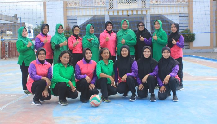 Persit KCK Cabang XLIV Kodim Sidrap Raih Juara 1 dalam Pertandingan Bola Volly Persahabatan