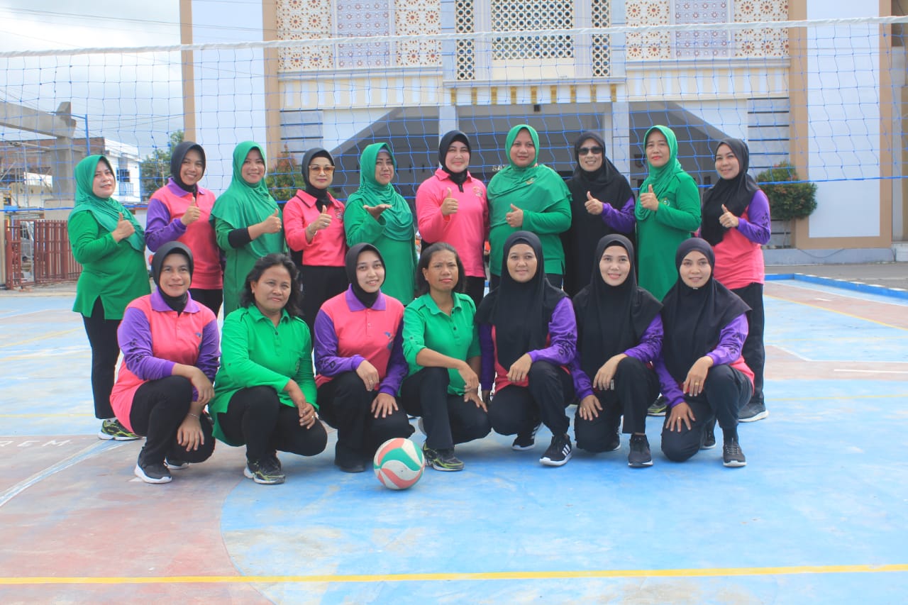 Persit KCK Cabang XLIV Kodim Sidrap Raih Juara 1 dalam Pertandingan Bola Volly Persahabatan