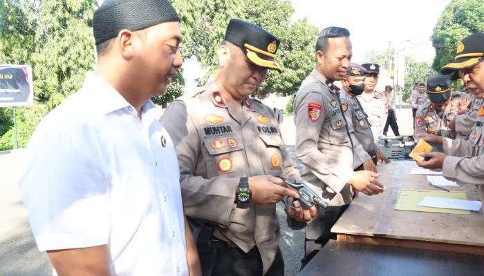 Wakapolres Wajo Pimpin Pemeriksaan Senpi Anggota