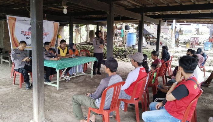 Jumat Curahat Polsek Bacukiki Warga Apresiasi Polisi RW di Sejumlah Wilayah.