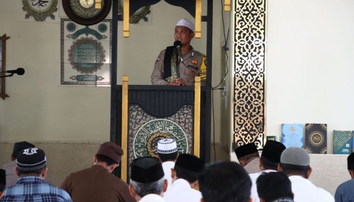 Tindak Lanjut Program Kapolres, Kasat Binmas Polres Palopo Laksanakan Safari Jumat di Masjid Nurul Rahma Boting