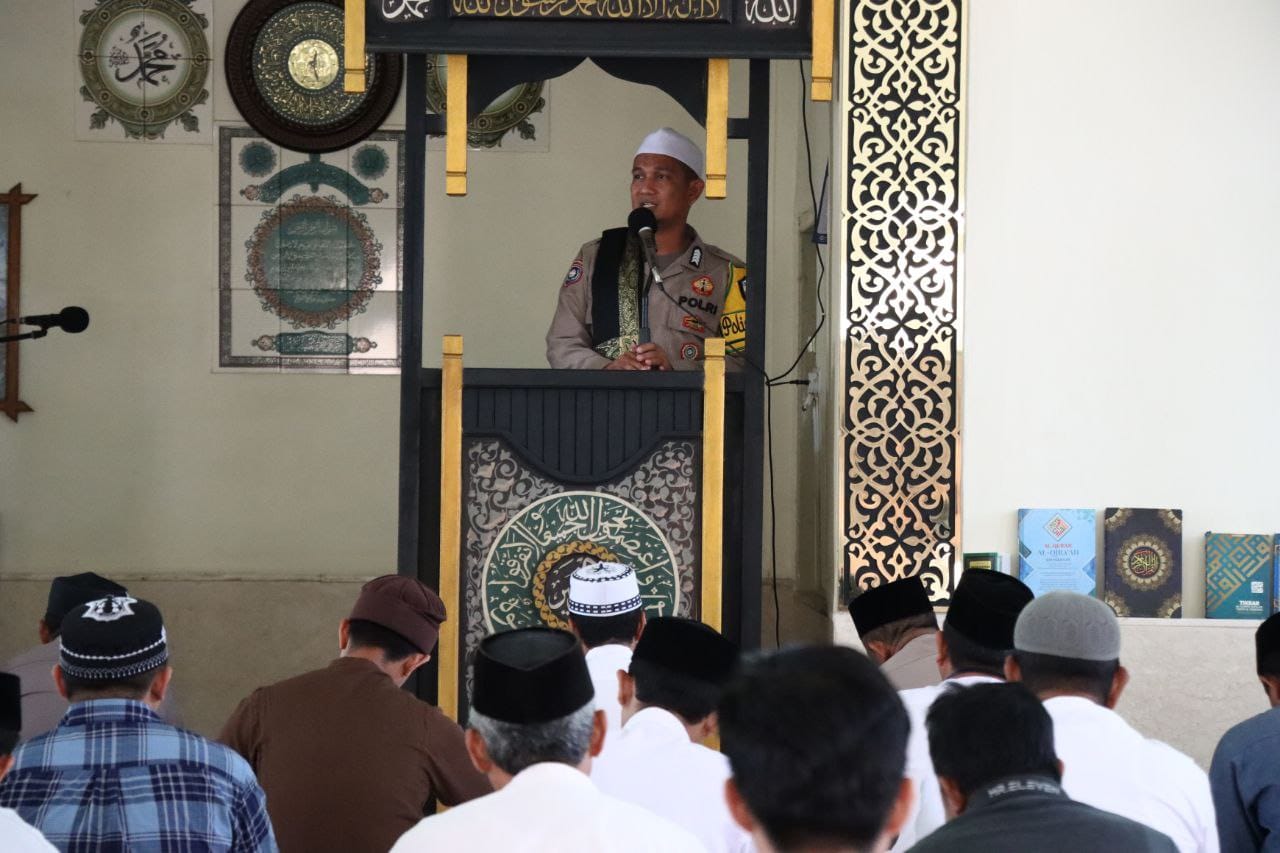 Tindak Lanjut Program Kapolres, Kasat Binmas Polres Palopo Laksanakan Safari Jumat di Masjid Nurul Rahma Boting