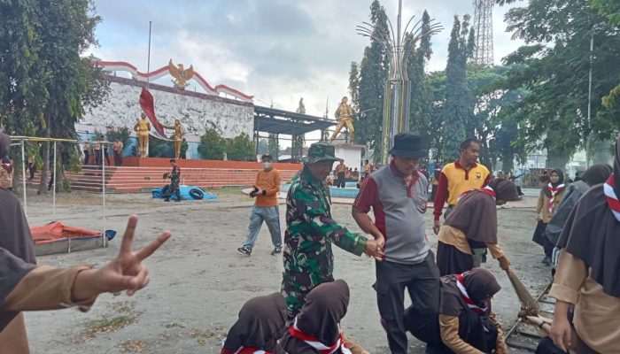 Jelang HUT RI Ke-78, Koramil Pancarijang Kerja Bakti Bersama di Monumen Bambu Runcing