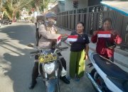 Tumbuhkan Semangat Nasionalisme, Bhabinkamtibmas Polsek Sanggalangi Bagikan Bendera Kepada Warga Jelang HUT RI Ke-78