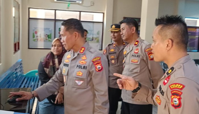 Maksimalkan Pelayanan Kepada Masyarakat, AKBP Erwin Syah Sidak Ruang Sentra Pelayanan Polres Sidrap