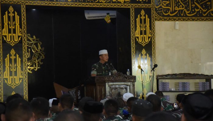 Jalin Silaturahmi Dengan Ulama, Pangdam XIV/Hsn Hadirkan Ulama Kondang, Dr. Habib Husein Hasyim Ba’agil, SH., M.Kn., Berikan Khotbah Jumat dan Ceramah Agama Kepada Persit-PNS
