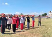 Babinsa Ramil Tellu Limpoe Sidrap Latih Anggota Paskibraka