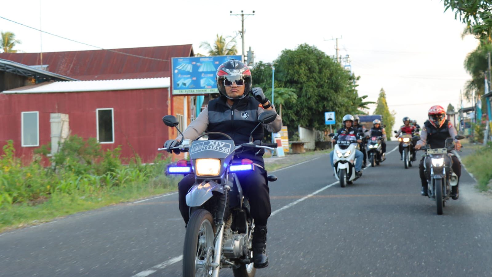 Patroli Kamtibmas Kapolres Soppeng di Kecamatan Donri - Donri, Hadiri Penutupan Bola Volly dan Tinjau Lokasi Bedah Rumah