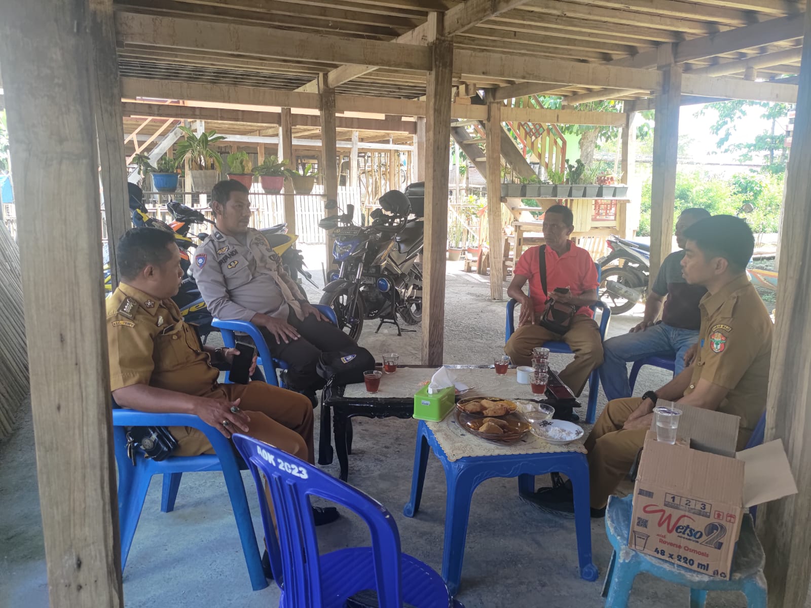 Bhabinkamtibmas Polsek Tempe Polres Wajo Bersama Lurah Laksanakan Koordinasi Kegiatan Menyambut HUT RI ke 78