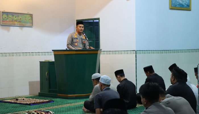 Safari Subuh di Masjid Nurul Hidayah Kalenrunge, Kapolres Soppeng Imbau Warga Stop Judi