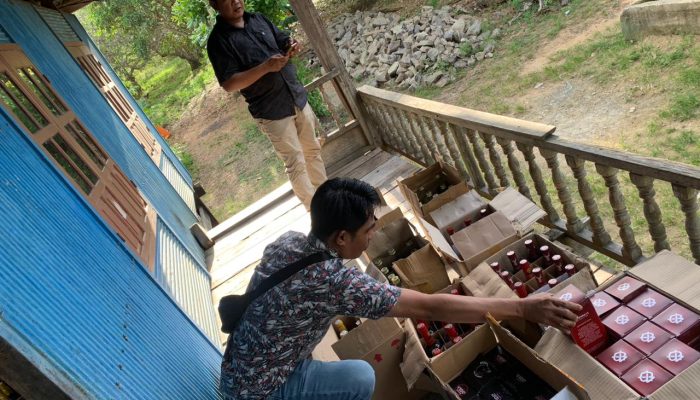 Operasi Pekat Lipu 2023, Polsek Dua Pitue Polres Sidrap Sita Ratusan Botol Miras Berbagai Merek