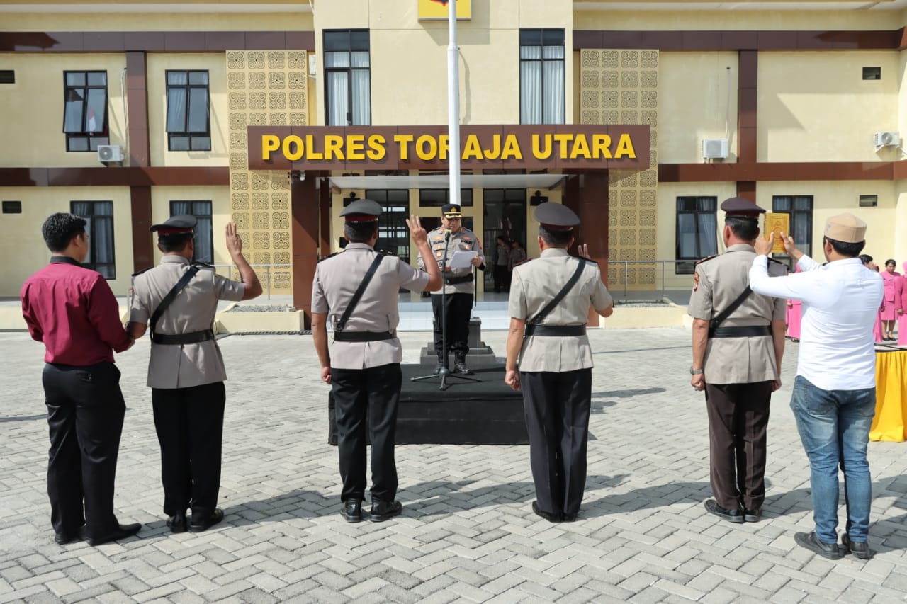 Pimpin Pelantikan dan Sertijab Sejumlah Perwira Polres Toraja Utara, Kapolres : Lakukan Inovasi dan Terobosan