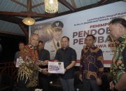 Kapolres Luwu Hadiri Launching Buku Biografi Bupati Luwu : Semoga Mampu Menjadi Inspirasi Dan Teladan Bagi Segenap Pembacanya