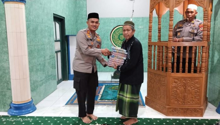 Kunjungi Masjid Nurul Ulum, Kapolres Soppeng Safari Subuh dan Berikan Pesan Kamtibmas